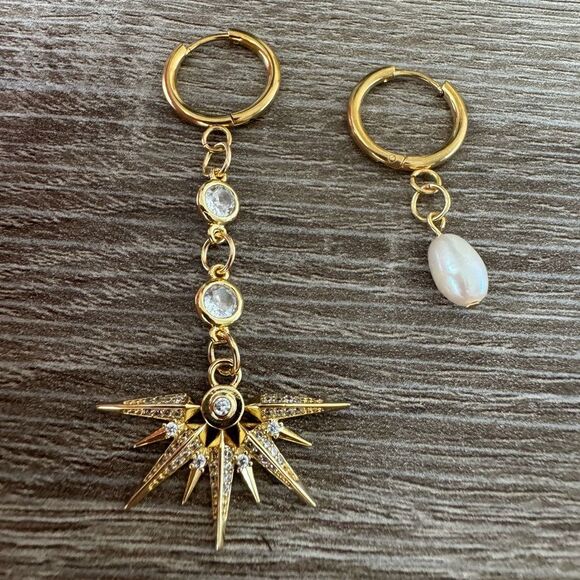 Gold Starburst and Pearl Drop Earrings N843 - Picture 2 of 4